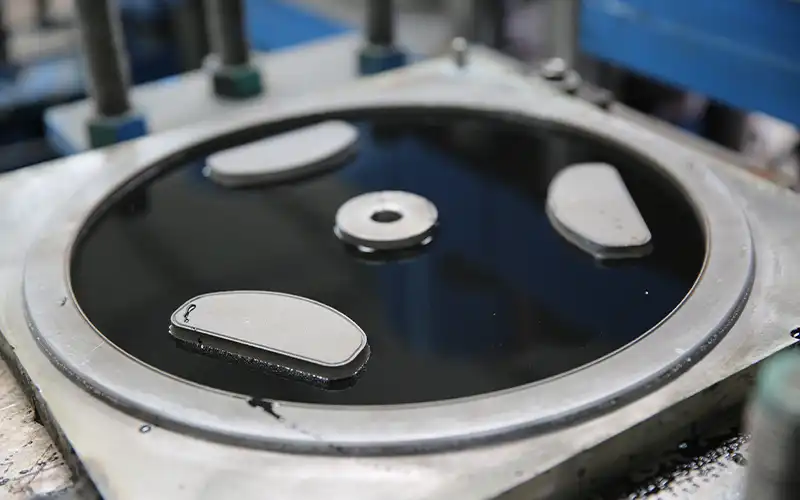 Close-up of rubber coating application process for dumbbells at LanDer factory